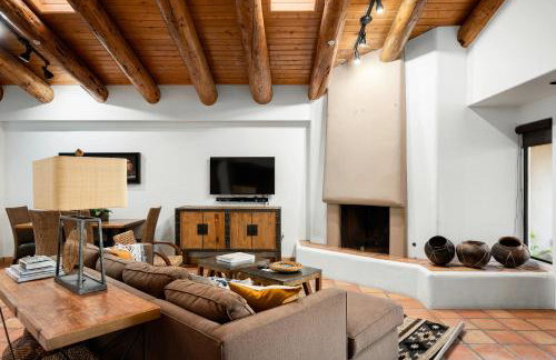 Exclusive Boulders Retreat near Downtown Cave Creek hiking scenic views. - Foto 7