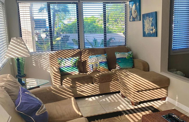 Fabulous one Bedroom in West Bay - Photo 22