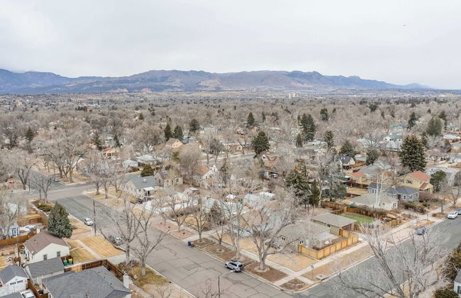 2BR Central Location Big Backyard & Dog Friendly! - Photo 51