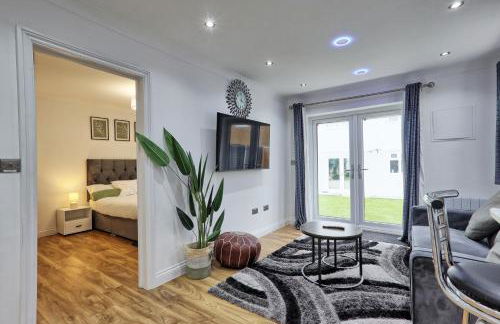 Very Cosy & Lovely 1 Bed Garden Apartment with side access, Suitable for Long Stay and Short Stay - Photo 3