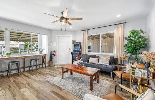 Coastal Harbor, King Bed, Pickleball Gear, Golf set, BBQ- 1 dollar rides to Beach, by Maven Vacation Rentals - Foto 12