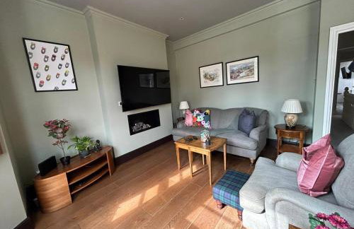 Beautiful and spacious 2 bed, 2 bath apartment bordering Fulham and Chelsea - entire apartment with private entrance - Foto 24