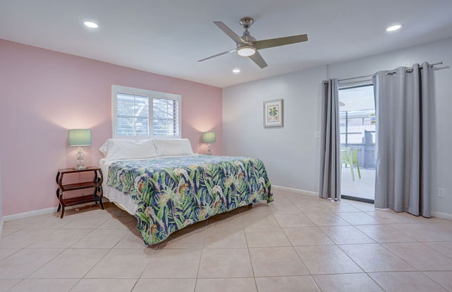 Milano Vacation Rental: Newly Renovated 3-BR Home with Private Pool, Hot Tub, and Pet-Friendly Front Yard. Minutes from Vanderbilt Beach - Photo 4