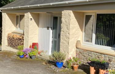 Beautiful renovated former coach house - Photo 1