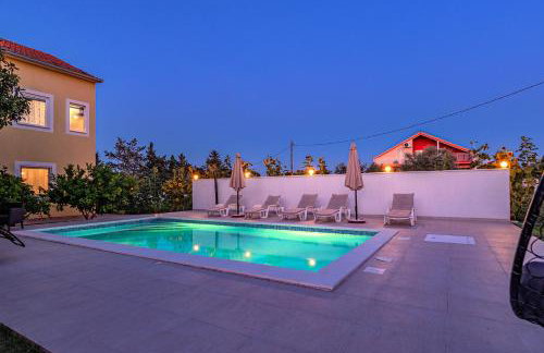 Villa Kutija with heated pool - Foto 41