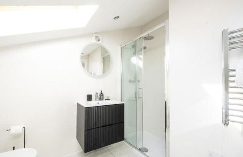 Luxury 4BDR House By Torr Property Group Short Lets & Serviced Accommodation With Free Gated Secure Parking & Private Patio Garden Liverpool - Foto 44