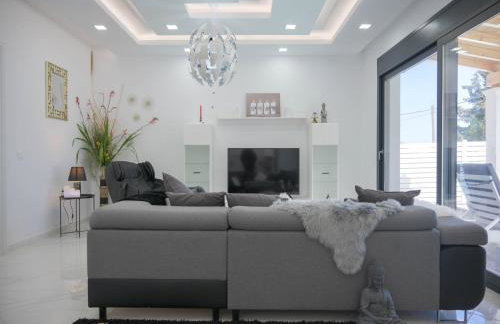 Villa in Messonghi with Pool and Sea Nearby - Foto 13