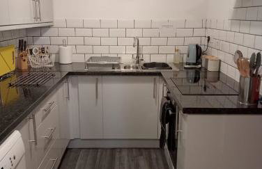 Self Catering Spacious 2 Bed Apartment with sea views - Foto 5