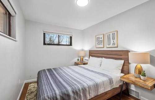 Stylish and Accessible Six Bedroom Home in Wexford/Pittsburg With Kids Amenities - Foto 26