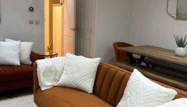 Kings Reach Slough nr Legoland and Ascot Stylish Homely House Sleeps Eight - Foto 4