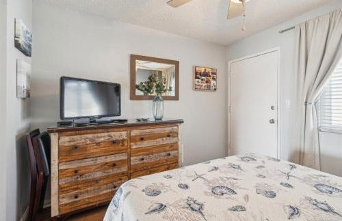 Beautiful 1 Bed Beach Balcony Condo #207 - Photo 2