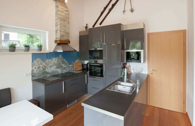 Stunning Holiday Home With Balcony, Ski Storage, Parking - Photo 10