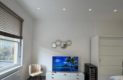 Modern Studio Flat with Balcony in Heart of London - Foto 16