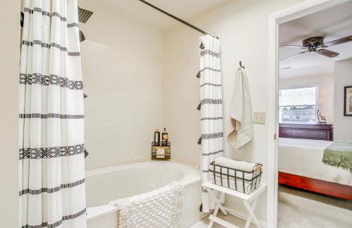 Porch and Water Views Getaway in Mallard Lakes - Foto 15