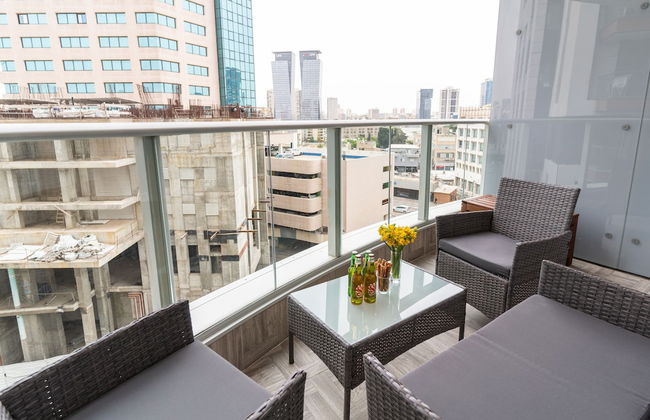 Sunlit Urban Escape with Balcony by Sea N Rent - Foto 35