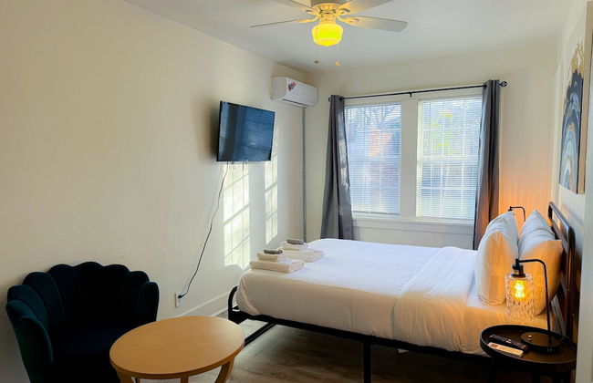 Renovated 2BR Near Paseo With Wifi Smart TV 31B - Photo 20