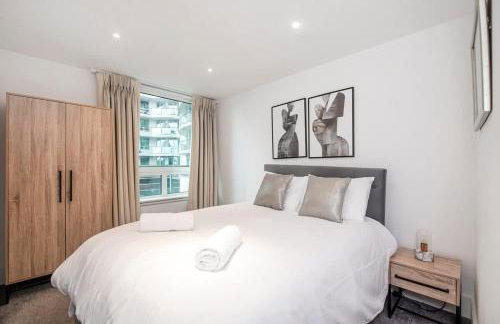 Central 2 bed with Large Terrace - Photo 15