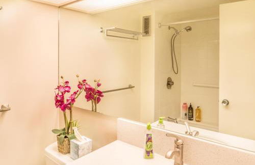 Tropical Studios at Marine Surf Waikiki - FREE PARKING - BEST LOCATION - FULL KITCHEN - SWIMMING POOL - Foto 150