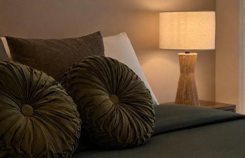 Upscale Escape 10 Min from Disneyland With Pool & Gym - Foto 62
