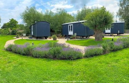 The Red Lion - Shepherd Huts - Photo 7