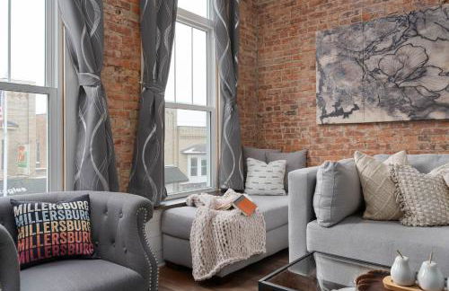 Private Boutique Getaway - Fireplace & Soaking Tub - Downtown Loft - by Cross-Key Vacation Rentals - Photo 2