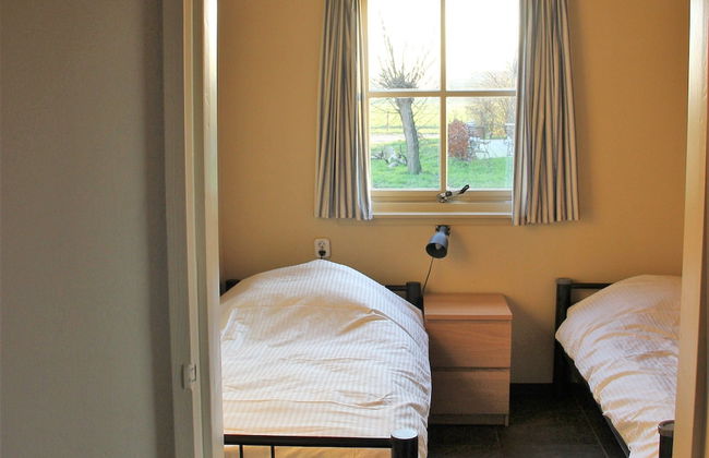 Cozy Vacation Home With Terrace - Photo 2