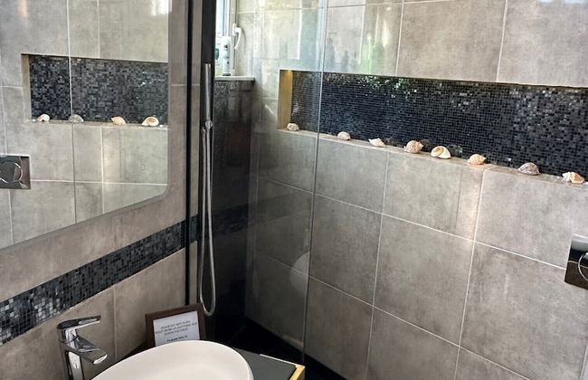 Luxurious 2-bed Seaside Apartment in Saronida - Foto 16