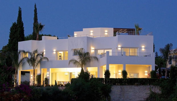Exquisite and Modern villa near beach with Heated pool! - Foto 2, Profilbild