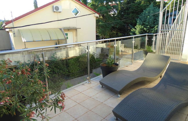 Selce Shorefront Apartment With Balcony and Sea View - Foto 8