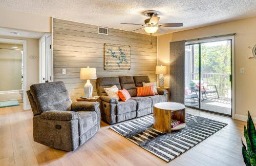 Lake & Pool Access: Lazy Days Condo w/ Balcony! - Foto 5