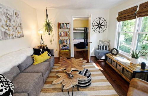 Stylish Lake Hs w/ hot tub: Walk to Blk Mtn Shops - Foto 2