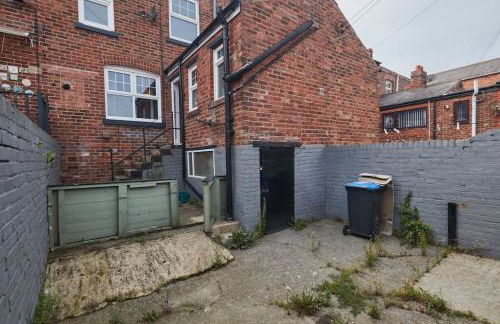 Cosy 3-Bedroom House in Seaham - Street Parking - Photo 12