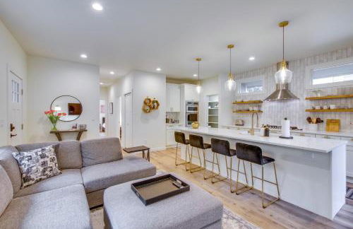 Private Yard and Fire Pit! Modern Kirkland Abode - Foto 1