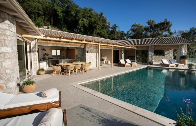 Villa Elysium Parga Luxury Detached Property in Private Grounds - Photo 16