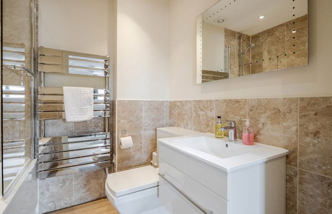 Luxury 1 Bedroom Apartment with Parking - Foto 25