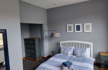 Two Bedroomed Loft Apartment - The Old Drill Hall Ryde - Photo 2