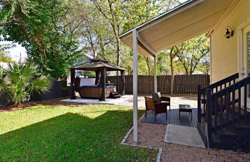 Private Hot Tub - Walk to Pearl - Pet Friendly 3BR - Foto 19