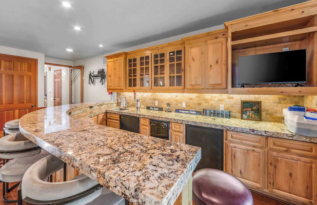 Fully Remodeled Tahoe Retreat with Game Room and Hot Tub - Foto 17