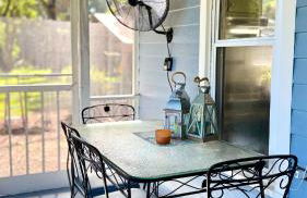 Country Retreat with ponds-views-porches & pups - Foto 8