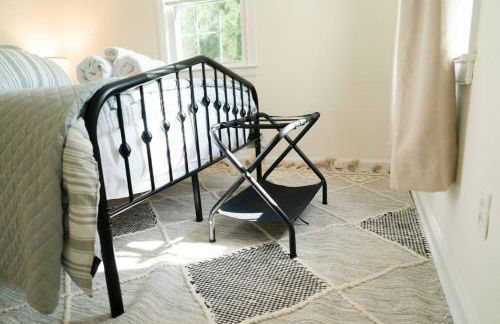 5-star Renovated 3BR Home & Backyard Deck near SU & Hospitals - Foto 24