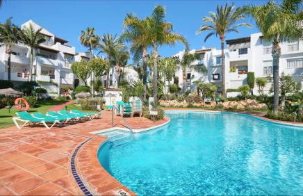 Luxury Beachfront Apartment with Pool in Costalita - Photo 2