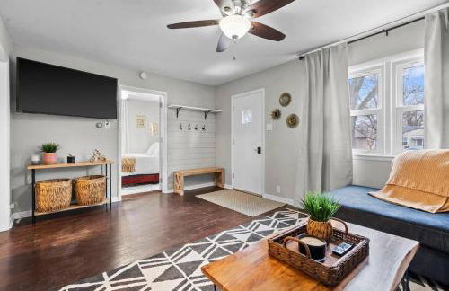 The Hideaway on Hazel- Luxury Smart Home w Hot Tub - Foto 32