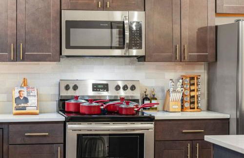 Boho Haven Hideaway - Walk to Pool,Theater,Arcades, Firepit, Lake Access - Foto 10