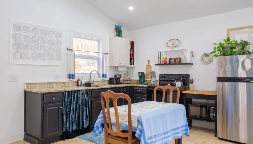 Studio Apt on HRT hosted by Longview Stays - Foto 5