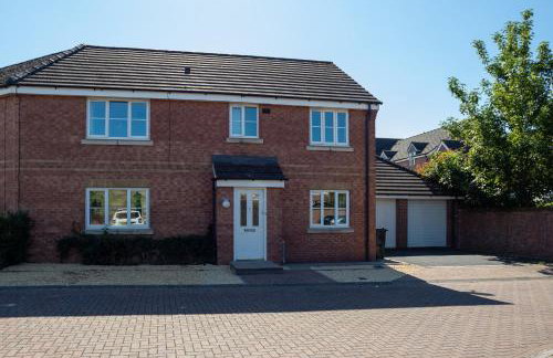 Hereford - Finch House - Modern 4 Bedroom House Located in South Hereford, Dog Friendly With Nearby Countryside, Pool Table, Sleeps up to 10 Guests - Hosted by RENTMYHOUSE - Foto 65