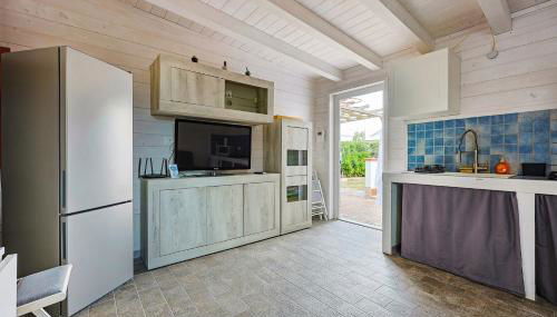 Azure Oasis with parking near the airport & beach - Foto 5