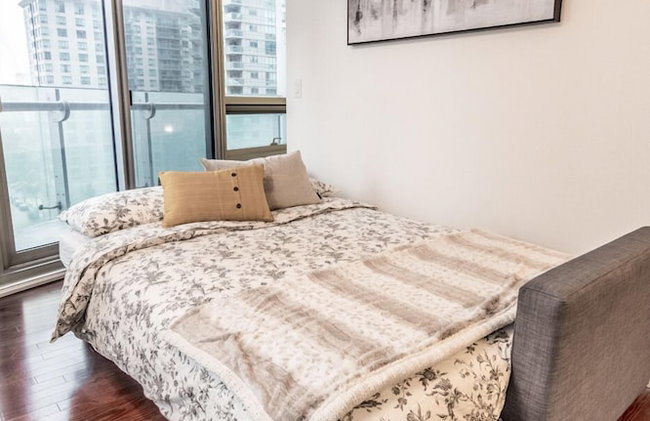 AOC Suites 2 Bedroom Condo, City CN Tower View - Foto 22