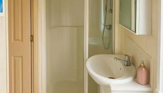 Rohannah A and C Ultimate Retreat - Foto 3, furniture, Shower