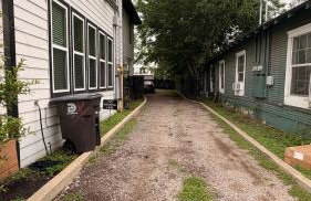 3BR Duplex - Walk to Bishop Arts - Fenced Yard - Foto 26