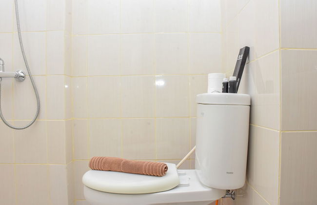 Cozy and Comfy Studio at Amethyst Apartment - Photo 8